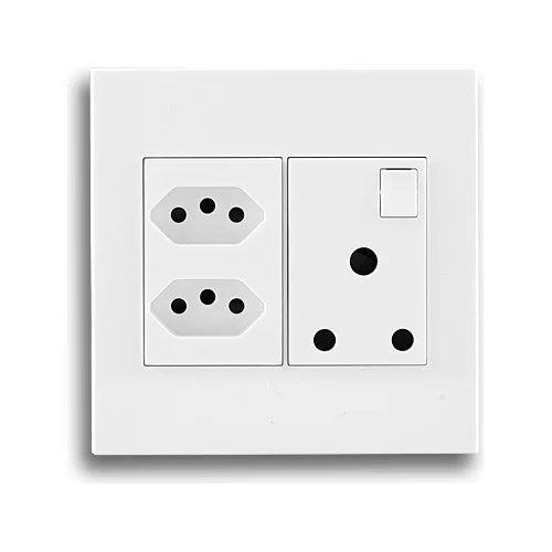 LEGRAND ARTEOR PMON44WWH 4X4 16AMP SWITCHED SOCKET + 2X EURO, WHITE